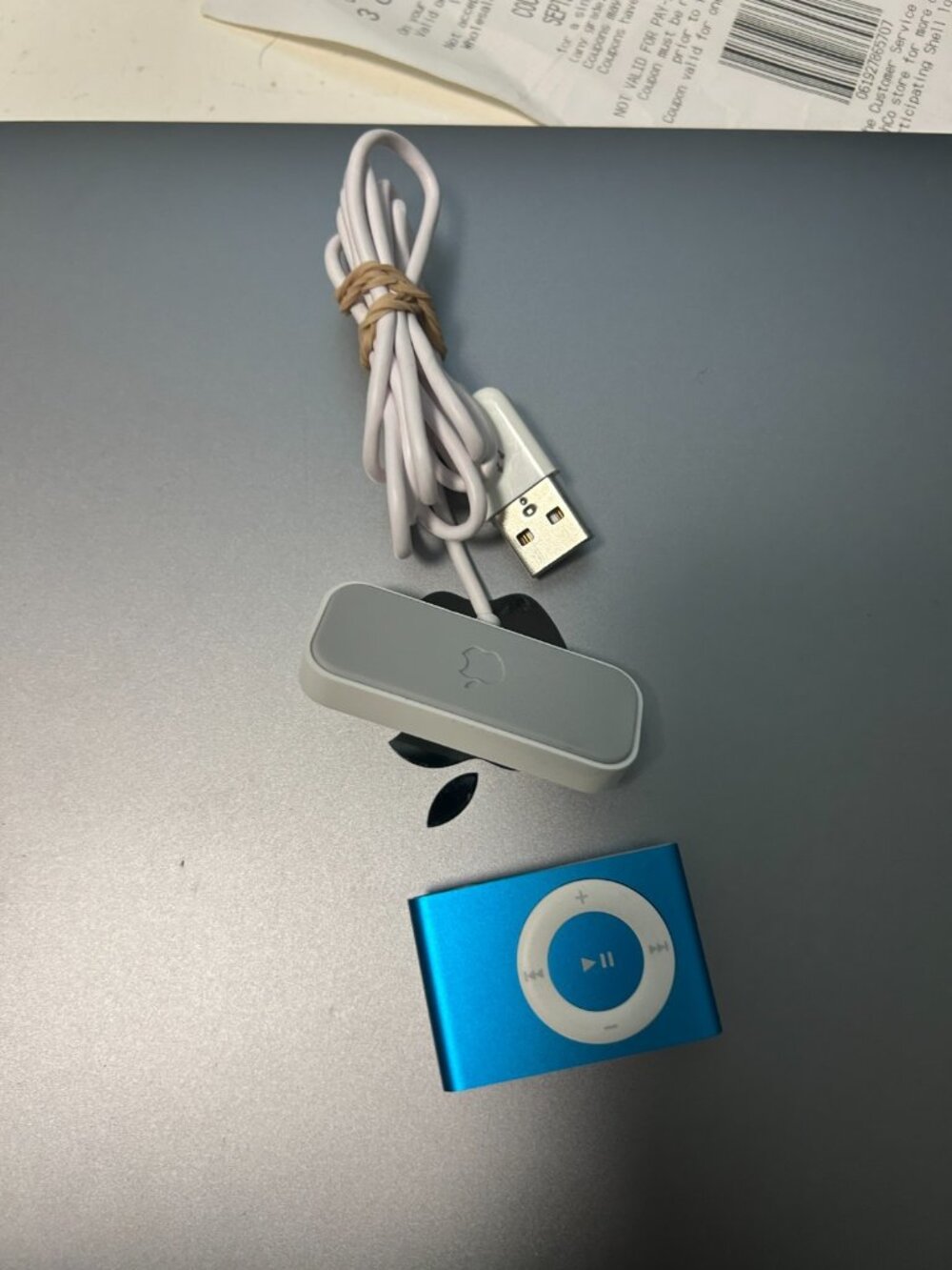 Apple iPod Shuffle A1204 Silver Generation 1GB MP3 Player For Parts Read Desc